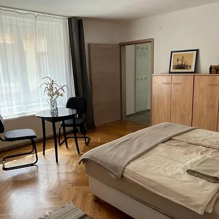 Aradi 6 Apartman * Pécs